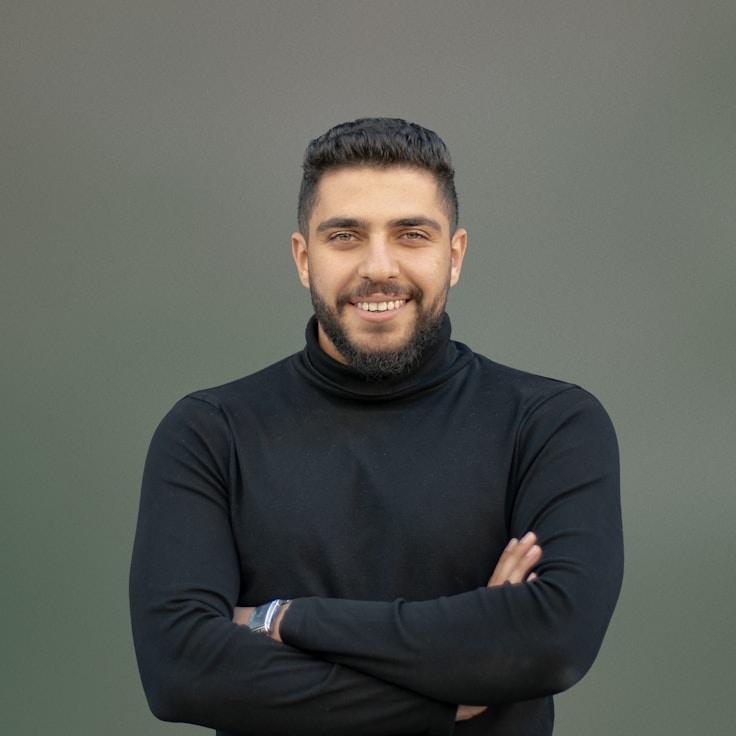 Jordan Kim, Client Relations Director, discussing corporate gifting strategy with business clients